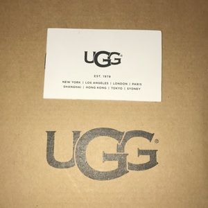 Black Short Bailey Button Uggs